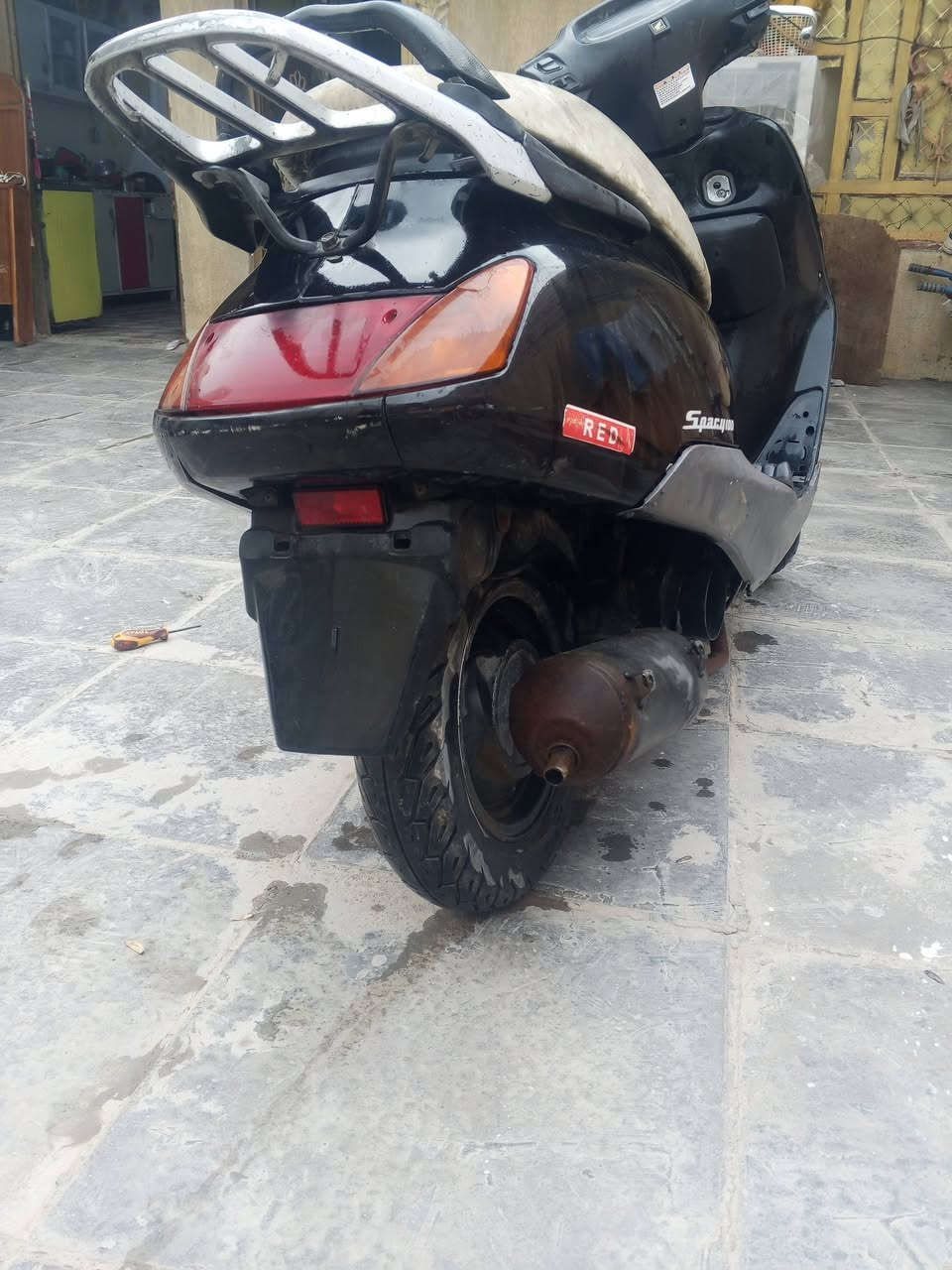 السلام عليكم اخون دراجه للبيع سبيسي دراجه كلها بلاديه مانقصه شي بس عوزها تجفيت دراجه حلوه ورزنه رايدها ب 200 وبيها مجال. تايرات جدد تجي تشوفها بعينك


**إذا كنت صاحب هذا الإعلان وتريد حذفه لأي سبب، رجاءا أرسل رسالة إلى الدعم الفني**