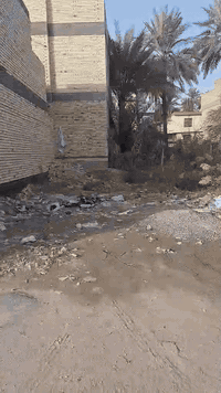 قطعة 100 م قرب فندق البارون شارع السيدة زينب ع عمود 66 فرع المدارس سند زراعي 25 التفاصيل كاملة بالفيديو 
للتواصل والاستفسار خاص او واتساب
***********
