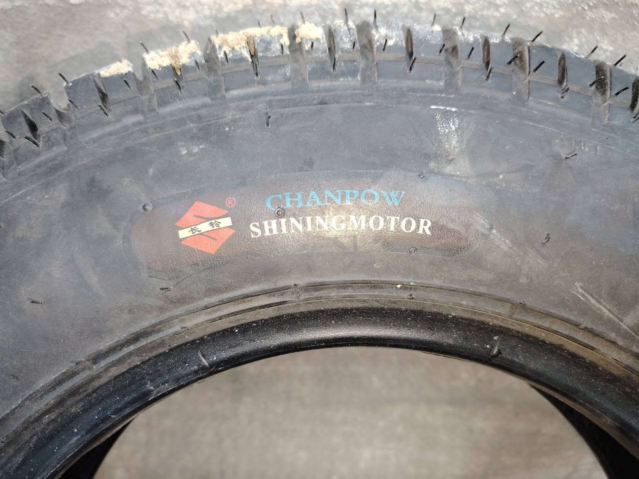 السلام عليكم تايرات ستوتة استعمال ربع ساعة جديده البيع قفل قفل ٤٠ الموشراي لا يتعبني ***********
