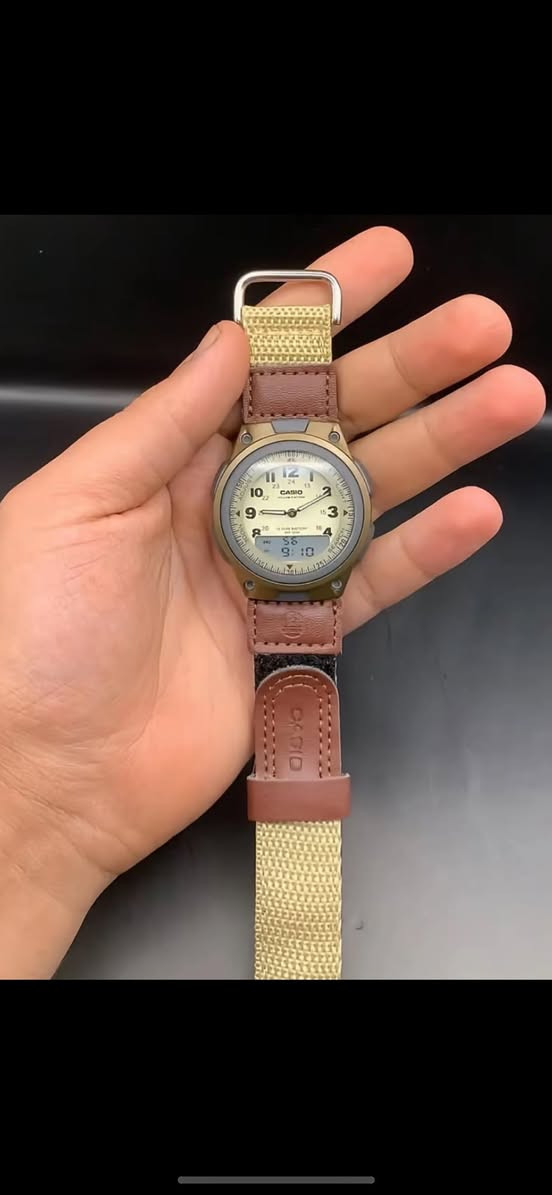 ⌚ ساعة كاسيو CASIOرجالية فخمة
تصميم كلاسيك + سبور بنفس الوقت 🔥  

هيكل قوي بلون ذهبي مطفي مع سوار جلد بني أنيق  

تجمع بين العقارب والشاشة الرقمية لراحة أكثر بالاستخدام  

✔️ مقاومة للماء  

✔️ بطارية تدوم لسنوات  

✔️ مناسبة للطلعات والاستخدام اليومي  

✔️اناره

💰 السعر: 23 ألف فقط  مع توصيل

🚚 توصيل متوفر لكل المحافظات  

📩 للحجز راسلنا خاص


**إذا كنت صاحب هذا الإعلان وتريد حذفه لأي سبب، رجاءا أرسل رسالة إلى الدعم الفني**