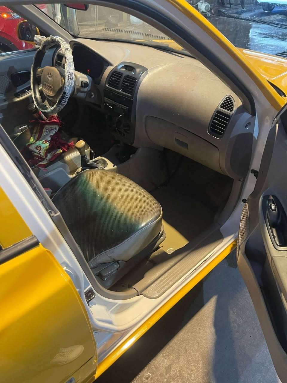 فيرنه 2015 السياره معيوده خير من اللّٰه تبريد ثلج ريموند قفل بيبان وجنطه واشاره السياره ما مشتغلين بيهه تكسي ابد اللّٰه شاهد سعره79 وبيهه مجال بسيط السياره رقم الإنكليزي جدّي مصفره هيئه  وغرامت  سنويه جديده  السيارة متعوب عليه الله شاهد ع كل كلمه بغداد وبسمي مكاني الاعظمية حي تونس. 
 الاستفسار 
***********
