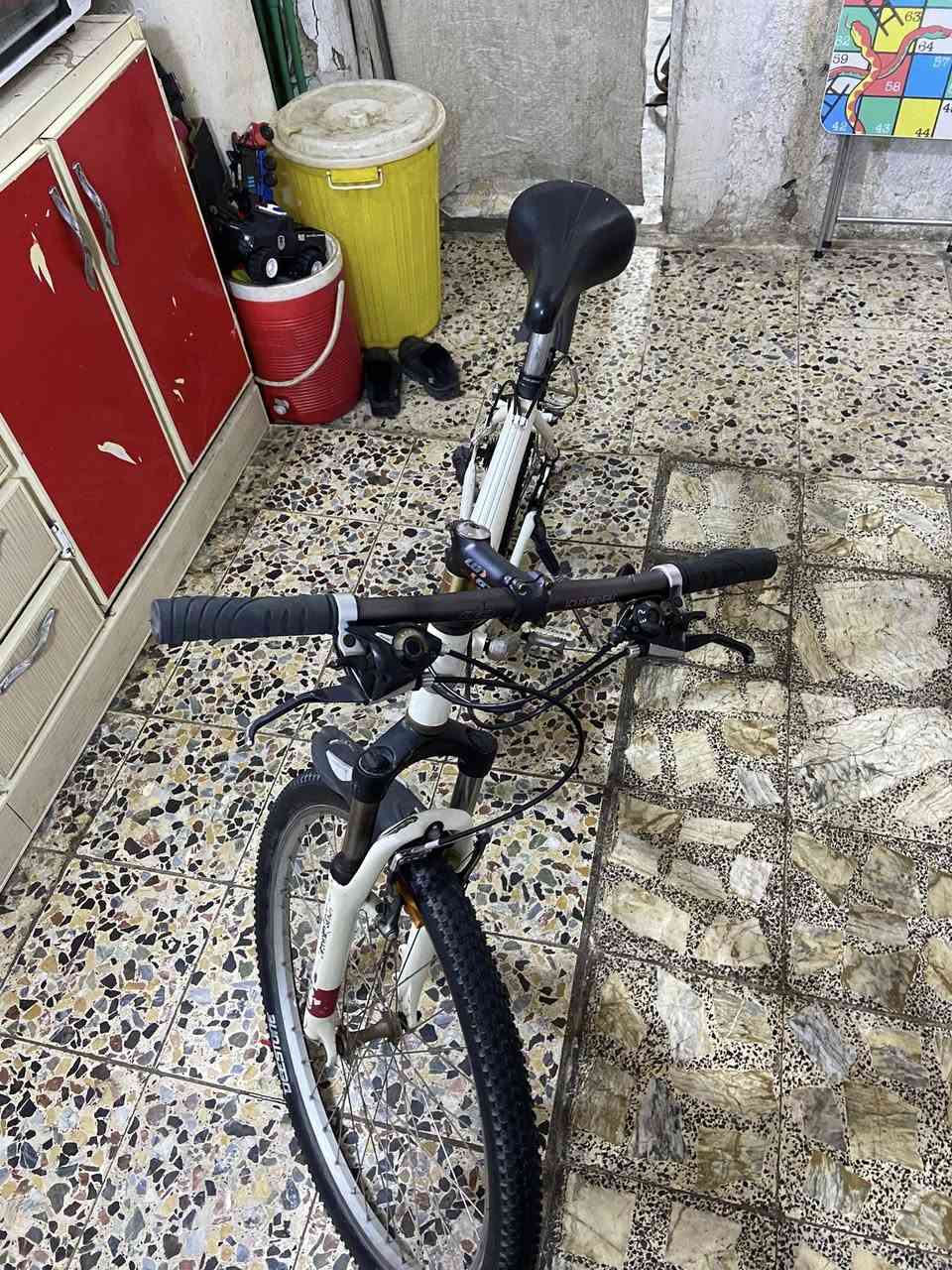 بايسكل جبلي اصلي شركة لويس 
قياس 26
الشة ميديام
السعر 225 الف وبي مجال بسيط
مكاني بغداد حي العامل
***********
