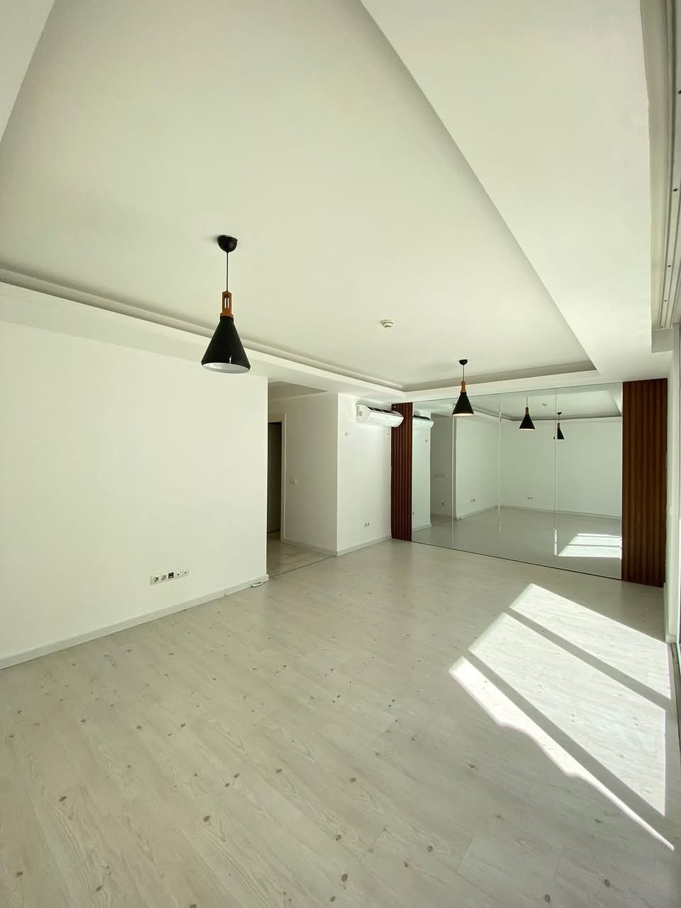 امپاير وينگ
🏙️ – للايجار  —  بۆ  کرێ

 ♦️– غرفه و صالة  و مطبخ معزول / 1+1

 ♦️ –  لمزيد من معلومات تواصل على واتساب:

يوجد عروض للايجار و بيع و شراء في مربع الذهبي :

0750 099 89 89 📞

عقارات مۆنیتەر Monitor Real Estate
