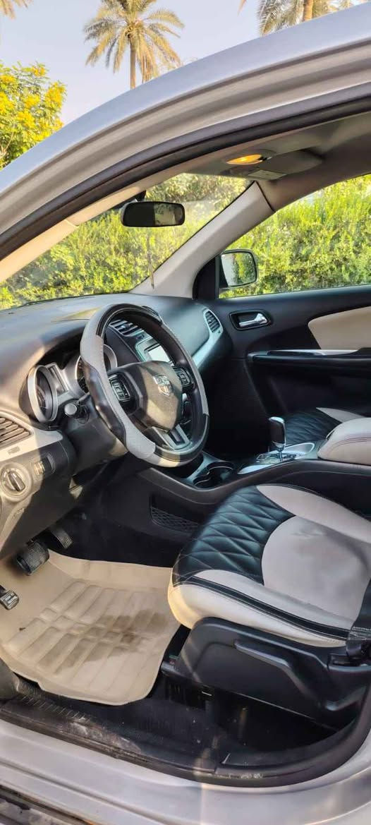 سبعه راكب تبريد قطعه وحده شرط ثلج تدفئة جاملغ وبنيد بدون دواخل محرك كير حداديه تخم تاير أدامه كامله للسياره جديده
***********
