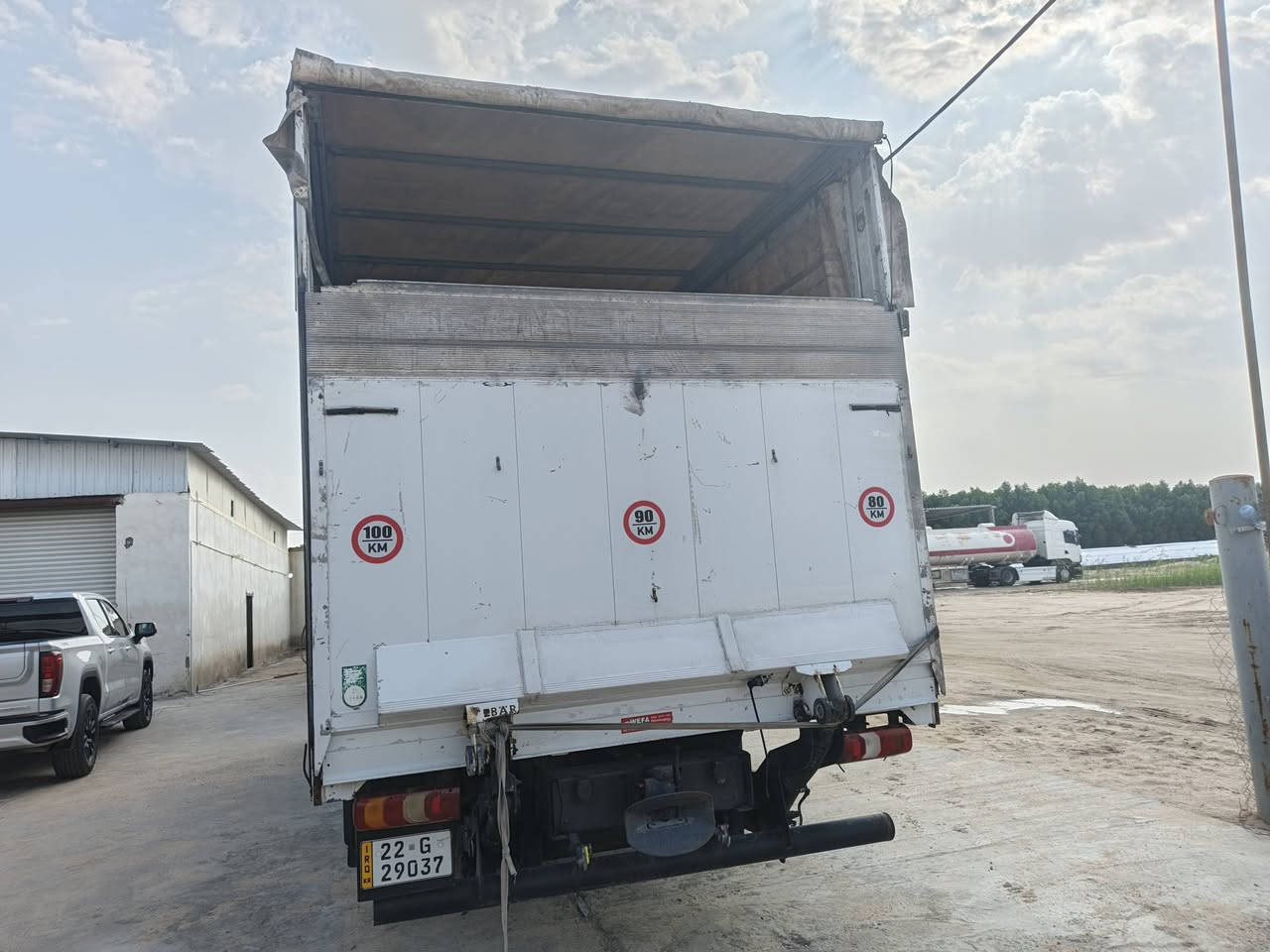 مرسيدس اتيكو موديل 2015 رقم اربيل مكينة 6 سلندر  السيارة مكفولة كفالة عامة من الصبغ والشاصي نضيفة استعمال جدا قليل 
مكان السيارة البصرة 
للاتصال :***********
