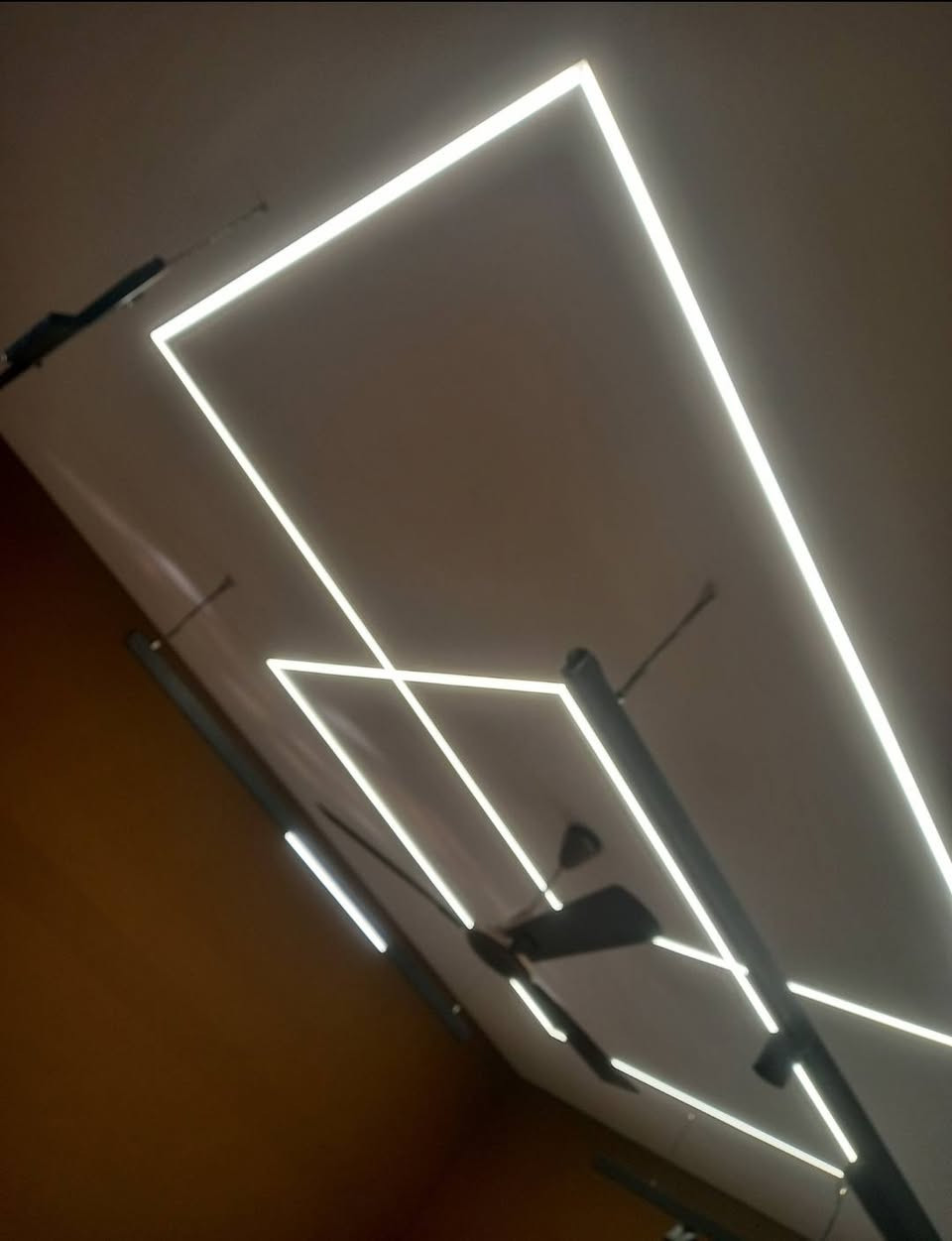 كهربائي متنقل داخل محافظه البصره للصيانه والتاسيسات العامه اسعارنا مناسبه رقم الموبايل يوجد واتساب***********/***********
