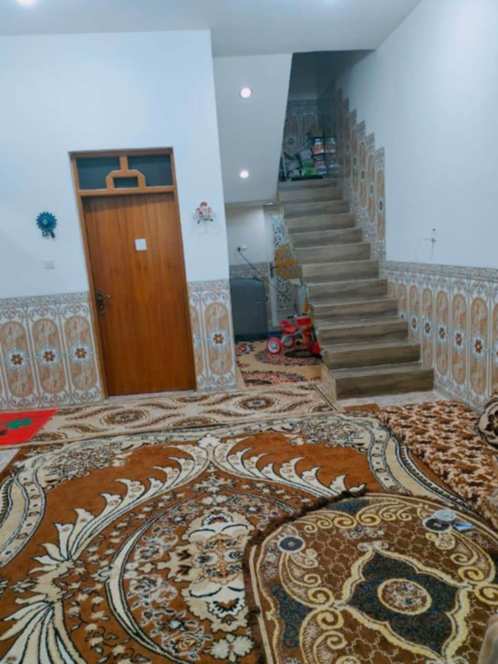 للإيجار 

الشهداء قرب مجمع البرديني 

مشتمل مساحه  125 م  قرب مدرسة المعارف الابتدائيه غرفه طابق واحد 

قفله 300

‭0786 959 8192‬
