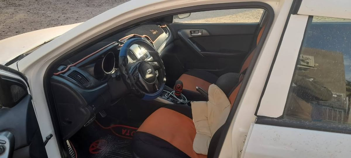 سيراتو 2012 السيارة مجفية على صفحة وبيها تبخير كير اوتماتيك والرقم سليمانية باسم صاحبها وسنويتها الى 2027 75 ورقة وبيها مجال مكانها بالرمادي واعتذر عن الجواب على تفاصيلها بالتعليقات لأن اني مو صاحبها 
للتواصل *********** اثير
