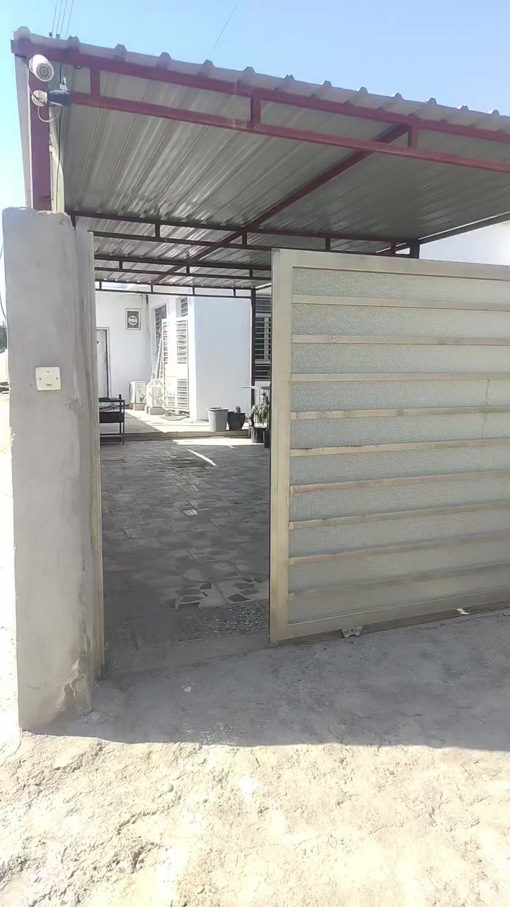 السلام عليكم يوجد لدينا دار للبيع مساحه 357 متر   واجهه 17 ونزال 21 ركن يحتوي على ستقبال +صاله +مطبخ حار بارد+غرف نوم عدد 3+حمامات عدد 4+كراج وحديقة +محمية  بلابل منوعه الساس رفت ارتفاع 80سانتيم نوع الملك قانون 117 العنوان بغداد الدوره مدخل البوعيثه مقابل صيدلية البسمه الاستفسار اتصل على هاتف *********** /***********
