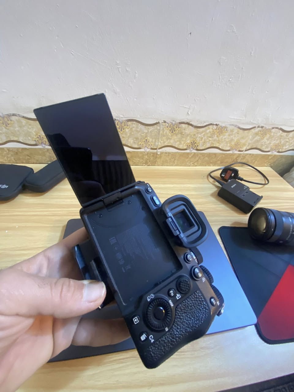 للبيع 
كاميرا سوني a7 مارك 4 
***********
السعر مليونين و100 الف
