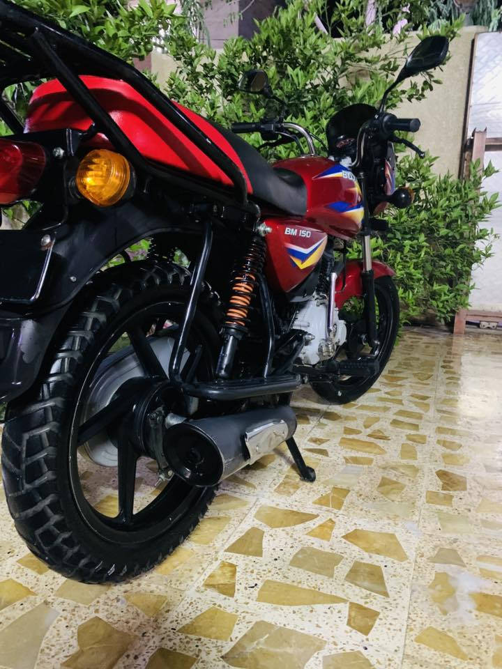 بوكسر 20 شهر 11.  كامله من كلشي  اوراق أصوليه كمرك وضريبه بس تروح ترقم سعر مليون و100  
***********
