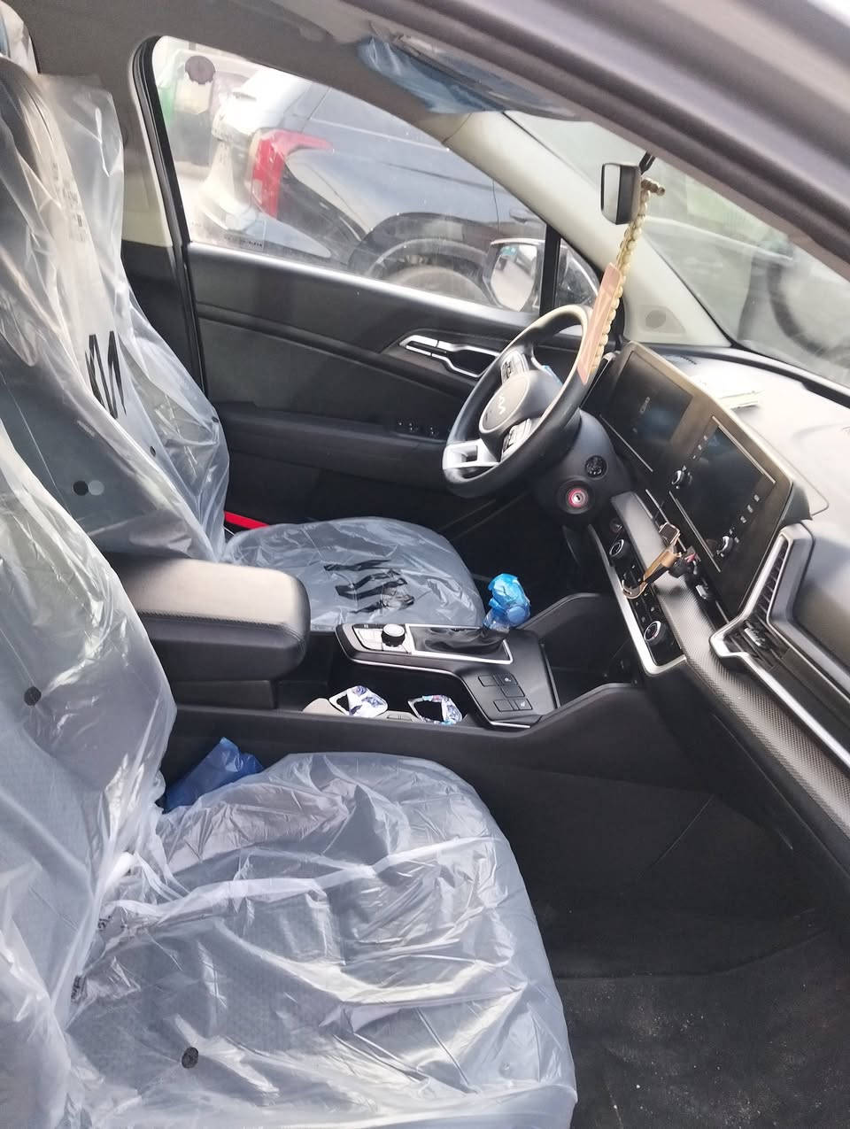 السلام عليكم كيه سبورتج موديل 2023  عنوانهة بغداد رقم فحص السعر 140 وبيهة مجال الاستفسار ع رقم الهاتف ***********
