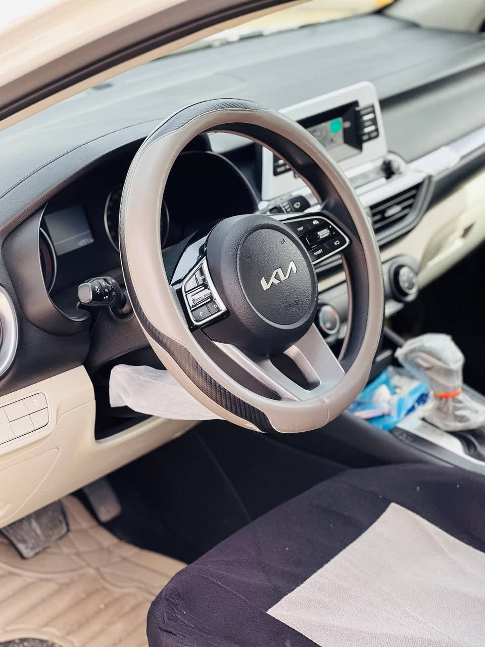 سيراتو 2024 اربيل باسمي كفالة عامة من كلشي مكينة 1600 تبريد خلفي لد ماشية 40 إلف مدوشمة وكاملة السعر 180 وبيها مجال شراي اتصل ***********مكان واسط الصويرة
