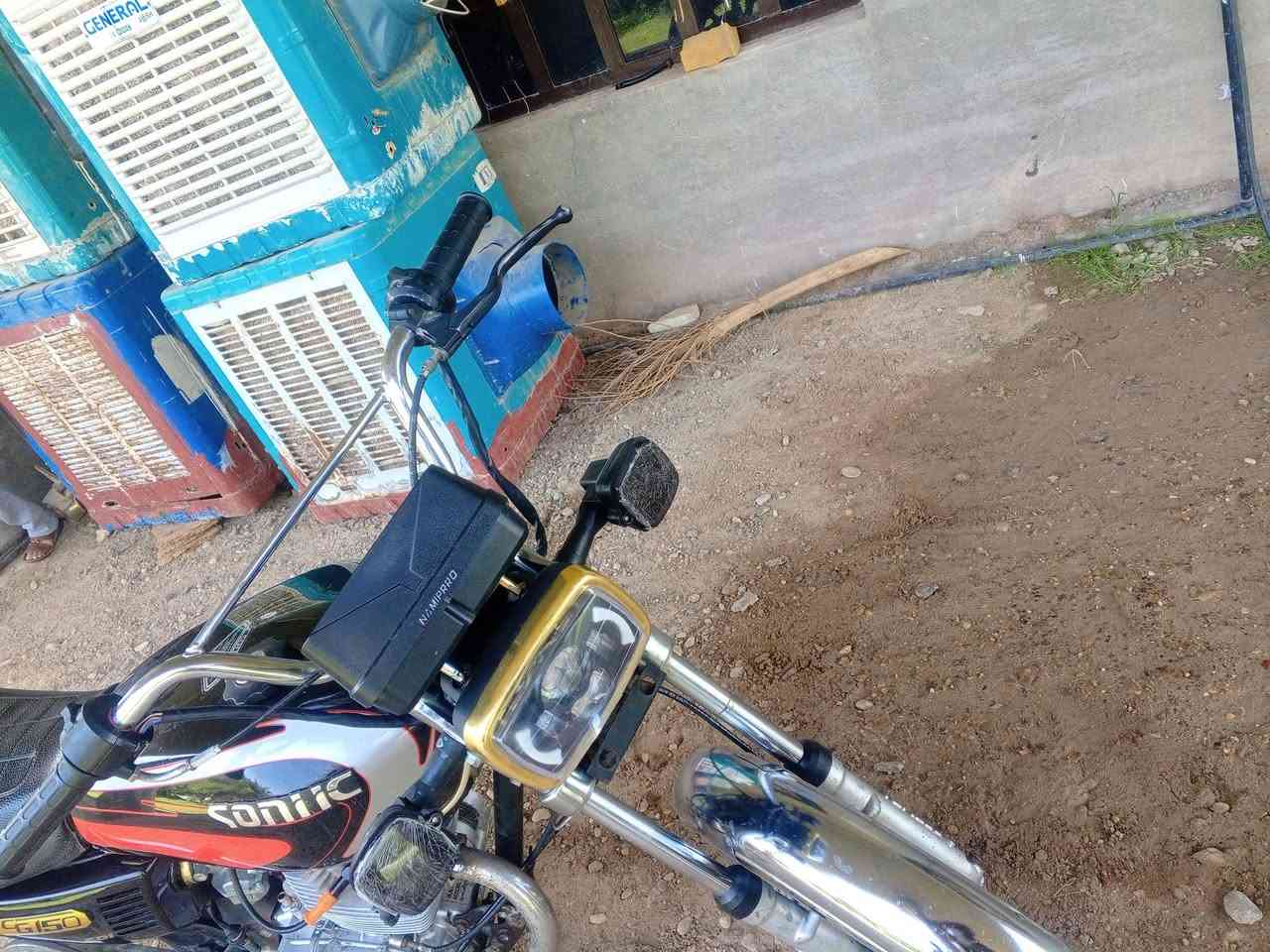 السلام عليكم اخوان الدراجه مثل مموضح اتعاهد لاتنقيص لاتبخير ضفير +دشبول+لوايت+باتري كله جديد اكيوجه رون او سرعه شغال معدل 130 موديلهه 21 سعرهه 450 او بيهه مجال للشرراي الخاص مفتوح ولكل علا راسي سعر لتذب بل تعليقات تا تكسر عندك سعر اتفضل خاص اتشرف بل جميع كلشي بل ايحبه الله


**إذا كنت صاحب هذا الإعلان وتريد حذفه لأي سبب، رجاءا أرسل رسالة إلى الدعم الفني**