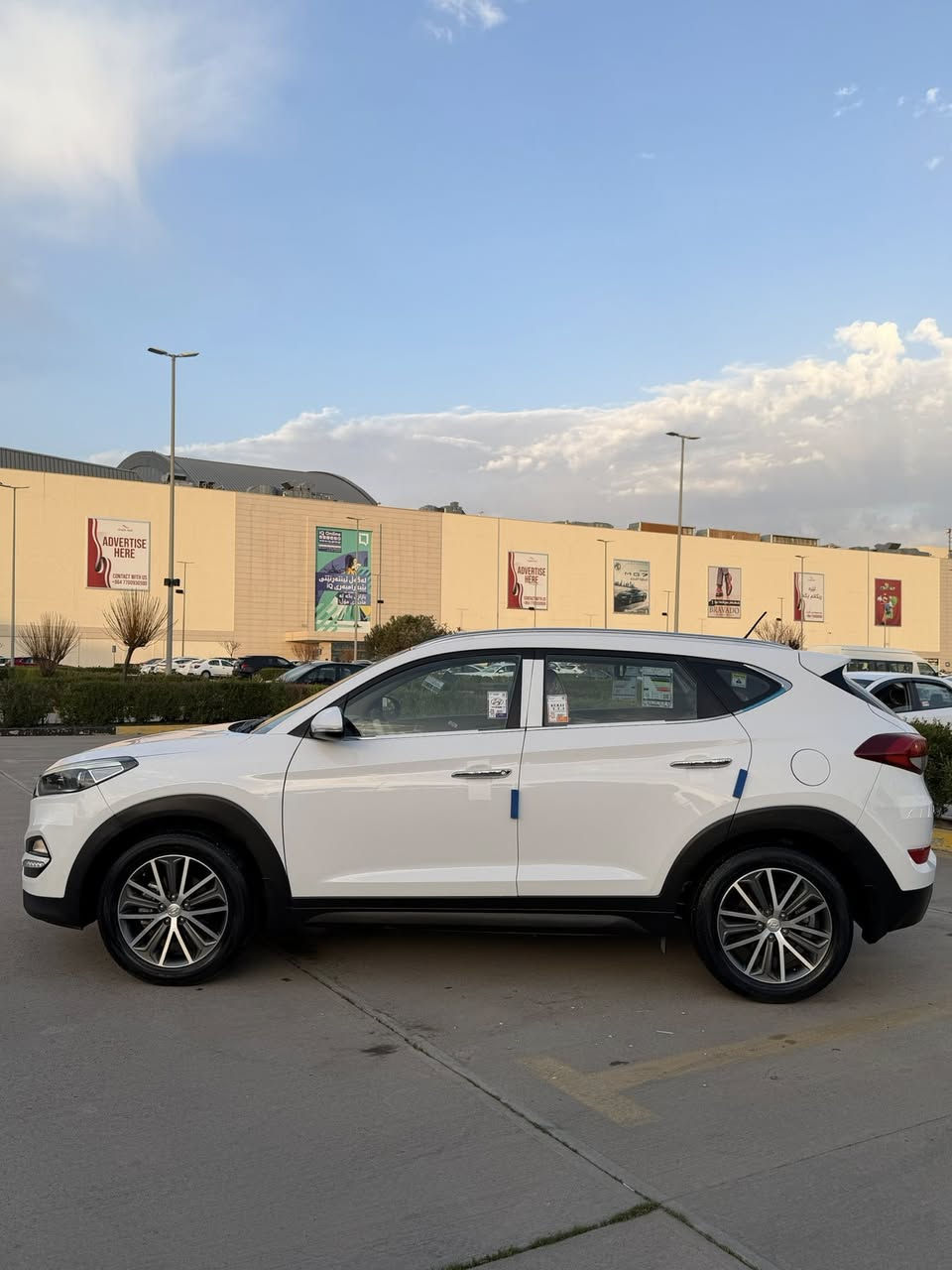 السلام عليكم هونداي توسان موديل 2017 خليجي كوري للبيع مواصفات السيارة مري شفط اشاير بلمري داخل لونين عسلي مطعم باسود كشاف امامي  بك لايتات ولايت LAD  لد امامي فول تحكم ستيرن تبريد قطعتين مكينه 2000 دوش كير آيتي  كير مكنيه مكفولات هندبريك رجل حداديه امامي خلفي كوله جديد تخم تايرات كوله جديد سيارة جديدة احلى من صور بس تكحيله اصبع ونص بلبنيد 

عنوان السيارة سليمانيه 
الاستفسار ***********
