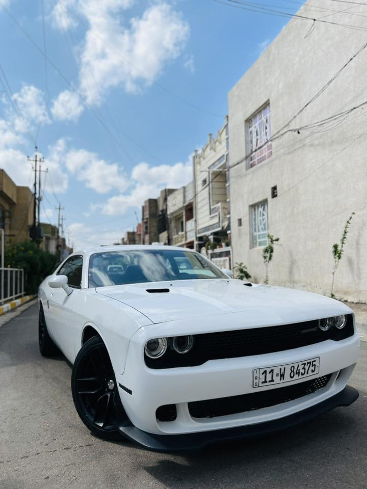 السلام عليكم دوج جالنجر موديل 2013
السيارة داخلة كلين بدون حادث مكفوله من الضربه والصبغ 
مكينه 3600 
كير جديد قبل شهرين بدلته 
تخم تاير جديد 
باتري جديد 
حداديه امامية خلفية جديده 
ارقام وسنويه وهزه جديده 
السياره ماتصرف عليها دينار 
السعر 128$ وبيها مجال بسيط 
***********
