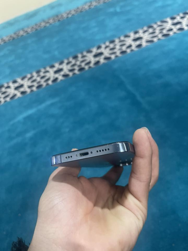 السلام عليكم 
ايفون ١٣ برو 
الذاكره ١٢٨ 
بطاريه ١٠٠ مبدله 
ألون بحري
شخطه مآبي 
مبدل شاشه اصليه وفيس إيدي شغال 
كامرات دمعه 
السعر ٤٠٠ وبي مجال قليل 
للاستفسار خاص او ***********
