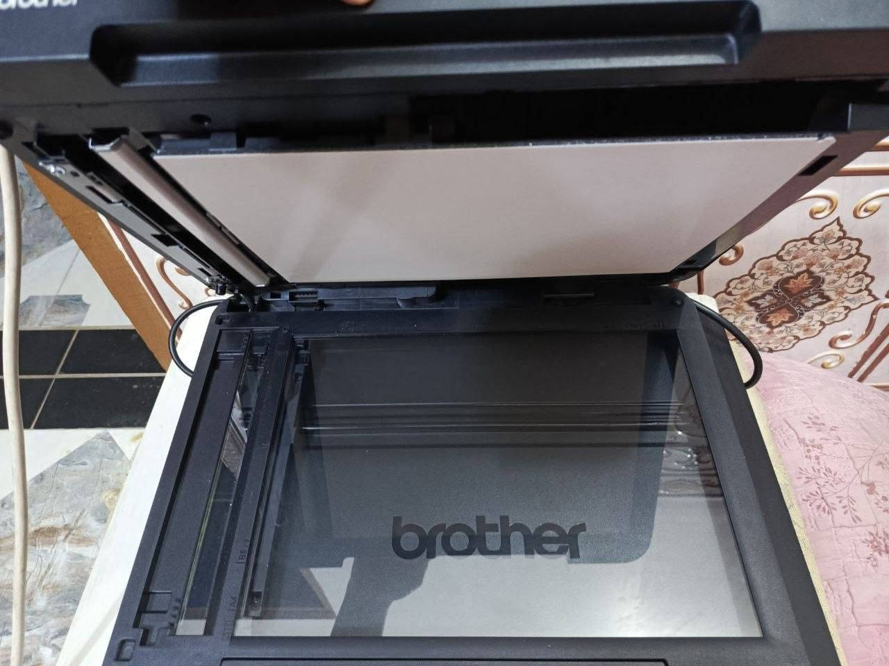 عندي طابعه حديثه اريد أبيعها استخدمتها شهر واحد
طابعة Brother DCP-T720DW 
اقتصادية جداً: تعمل بنظام خزانات الحبر (بدون خراطيش)
شاملة (3 في 1): تطبع، وتصوّر (نسخ)، وتمسح ضوئياً (سكانر).
ذكية ولاسلكية: تدعم الـ Wi-Fi للطباعة مباشرة من الموبايل أو اللابتوب بدون أسلاك.
مريحة وموفرة للوقت:
تطبع على الوجهين تلقائياً لتوفير الورق.
تحتوي على سحب تلقائي للأوراق (ADF) لتصوير ومسح المستندات الكبيرة دفعة واحدة.
جهاز  اعتمادي .
بالاضافه وياها احبارها الاصليه  بيها ابيض واسود وملون 
الأحبار حتكون مجانية 
السعر ع الخاص


**إذا كنت صاحب هذا الإعلان وتريد حذفه لأي سبب، رجاءا أرسل رسالة إلى الدعم الفني**