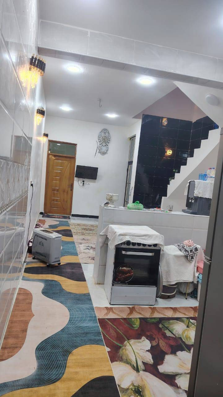 بيت مساحه 100م طابوو صرف سند حر
السعر 75 مع المجال
عنوان البيت نجف حي النداء شارع  مجمع قمبر السكني

                                

بيت جاهز مفتاح 🔑 
أساس وسقف صب مركزي 

يتكون البيت من

غرفه + صاله + مطبخ معزول + صحيات واستقبال

#مدارس // ماء//. كهرباء /. خط مولد ذهبي 

وتساب
***********

ملاحظه// توجد لدينا كل المساحات من دور او قطع
