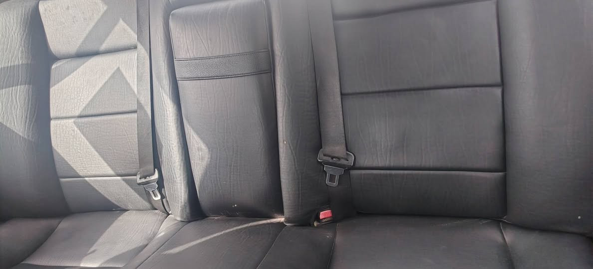 السلام عليكم bmw للبيع او مراوس: السيارة موديل 91 وضع شركة بلادي محرك 3000 محرك و كير شرط طخم تاير جديد كشنات جلد باتري جديد السعر 56 و بيها مجال او. مراوس ب 525 توماتيك  ***********
