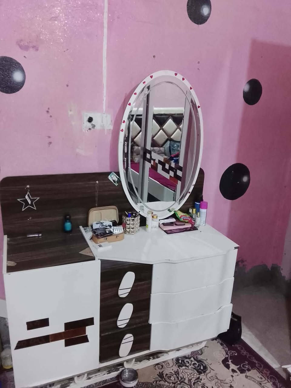 ميز ابلازمه نضيف
السع ر 4منطقة 36 شارع السيد 
والغرفه ب120


**إذا كنت صاحب هذا الإعلان وتريد حذفه لأي سبب، رجاءا أرسل رسالة إلى الدعم الفني**