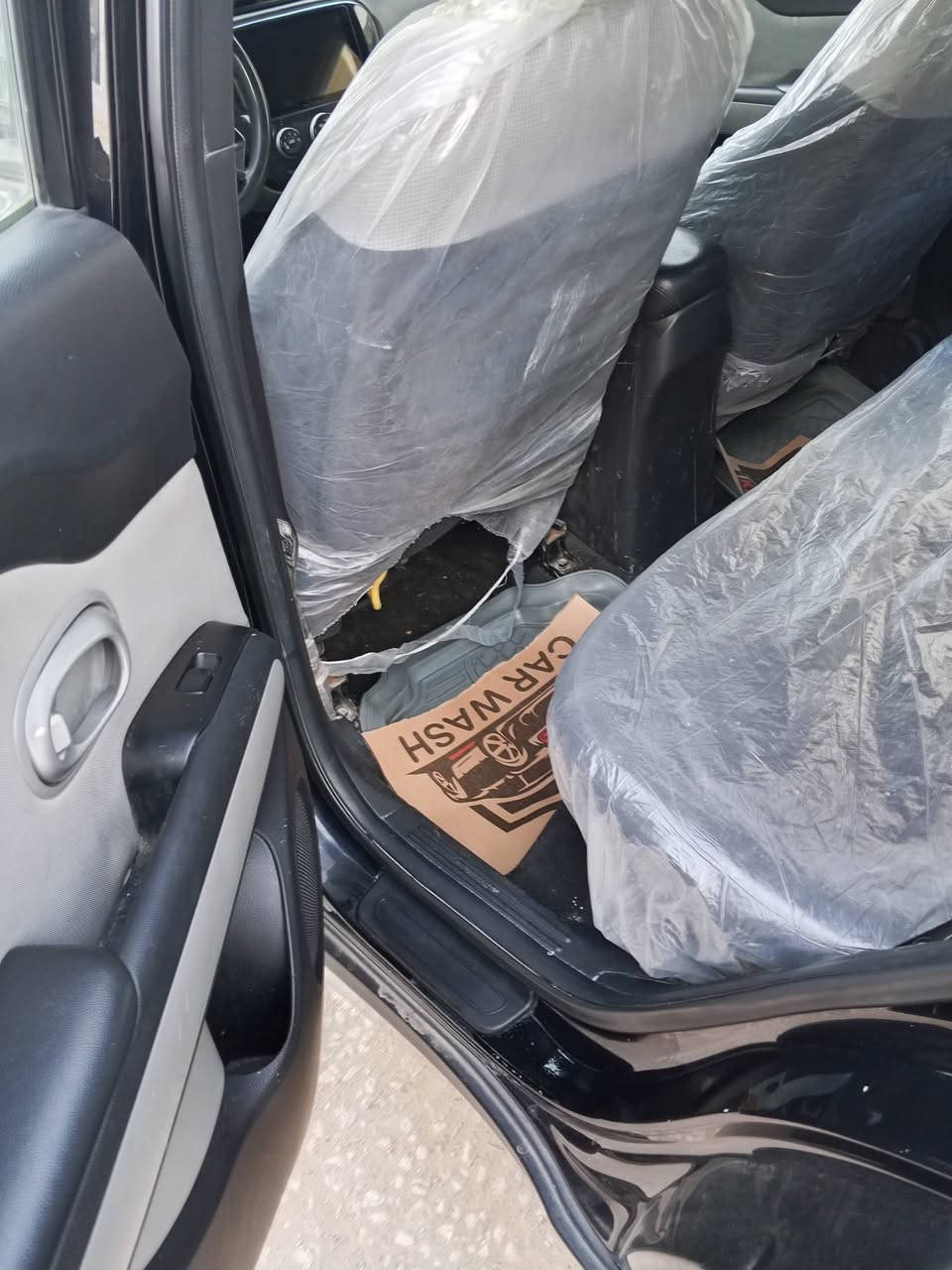 السلام عليكم كيا صول موديل 2015 مكينه 1600 كير حداديه تخم تاير تبريد شغال السيارة خير من الله مال جناي بيه قطعتين صبغ رقم بابل تحويل مباشر السعر 96 رقم الهاتف *********** ما متواجد على الفيس
