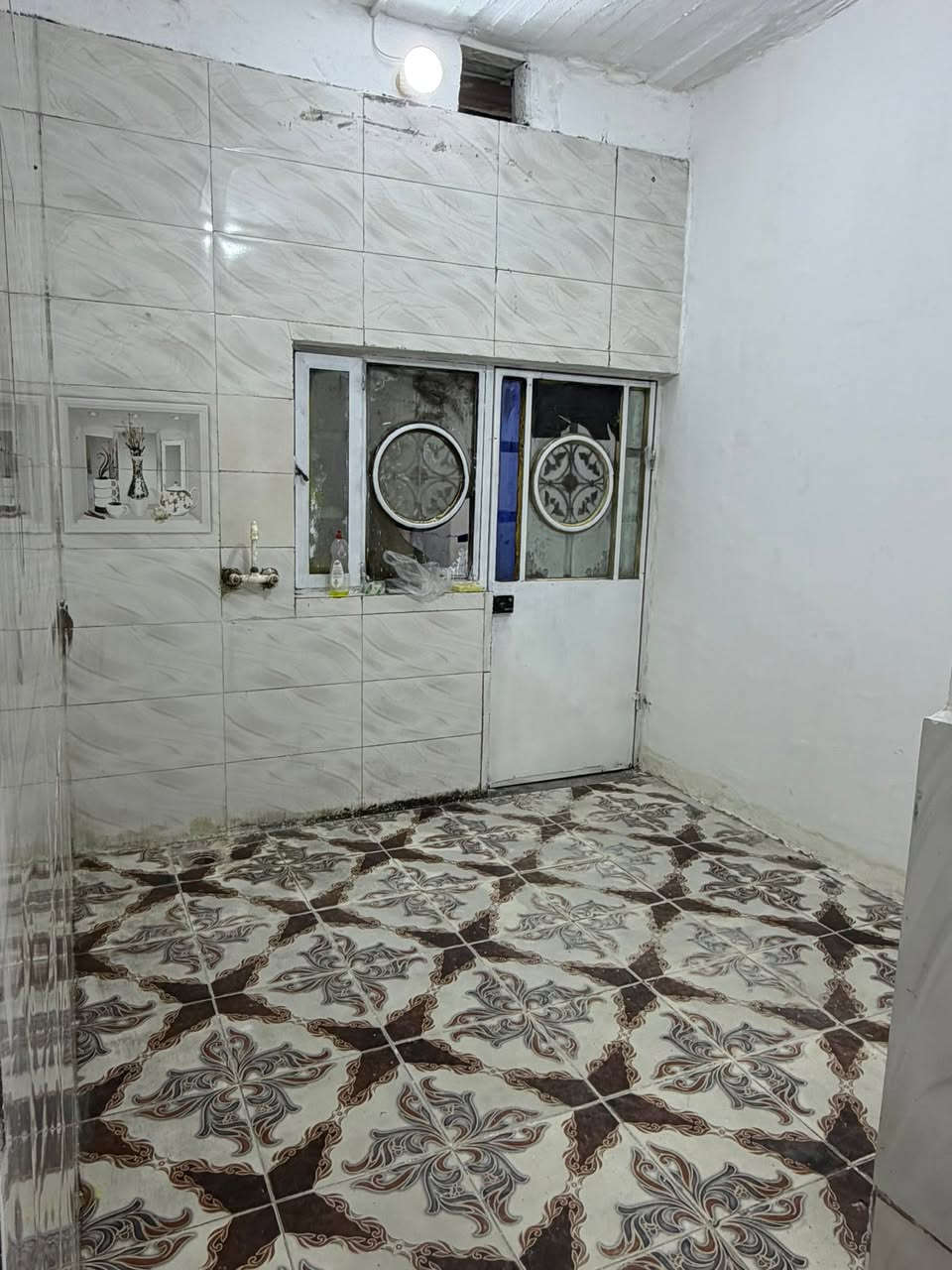 السلام عليكم البيت للإيجار العنوان دور الصحه قرب مدارس أشبال الفرقدين مساحه ١٠٠متر سعر الاجار ٥٠٠ قفل للاستفسار ***********

