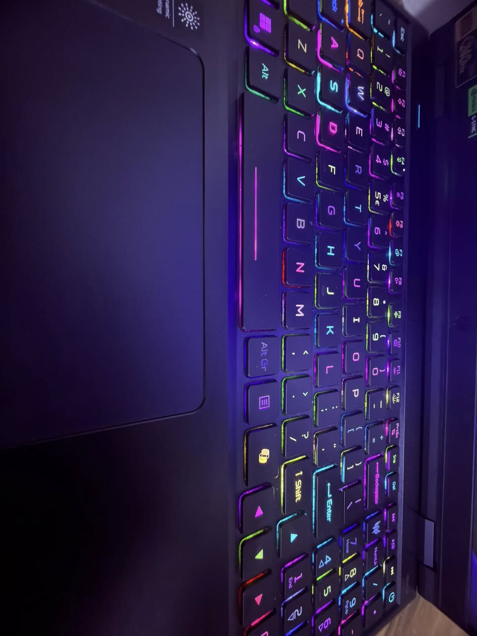 لاب توب قوي جدا لتصميم الجرافيك والرندر وهندسة الألعاب ممكن تنجز اي عمل قوي
سرعة تبريد فريدة من نوعها لا يمكن تخيلها ميزات قوة زيادة الساعة مما يمنحك قوة أكبر من طاقتها

وحدة المعالجة المركزية: i7-14700HX
Gpu :RTX 4070 8GB 140W
الشاشة: 2k 240Hz G-SYNC 500nit
الرام: 16 جيجا بايت DDR5 5600
الهارد: 1 تيرابايت NVMe Gen4
Networking: Killer Wi-Fi 7
لوحة المفاتيح: RGB perkey
غطاء شعار RGB + مرآة اللانهائية RGB + شعار القاعدة RGB

شاحن اصلي 330w + حقيبة

متواجد وتساب ***********
