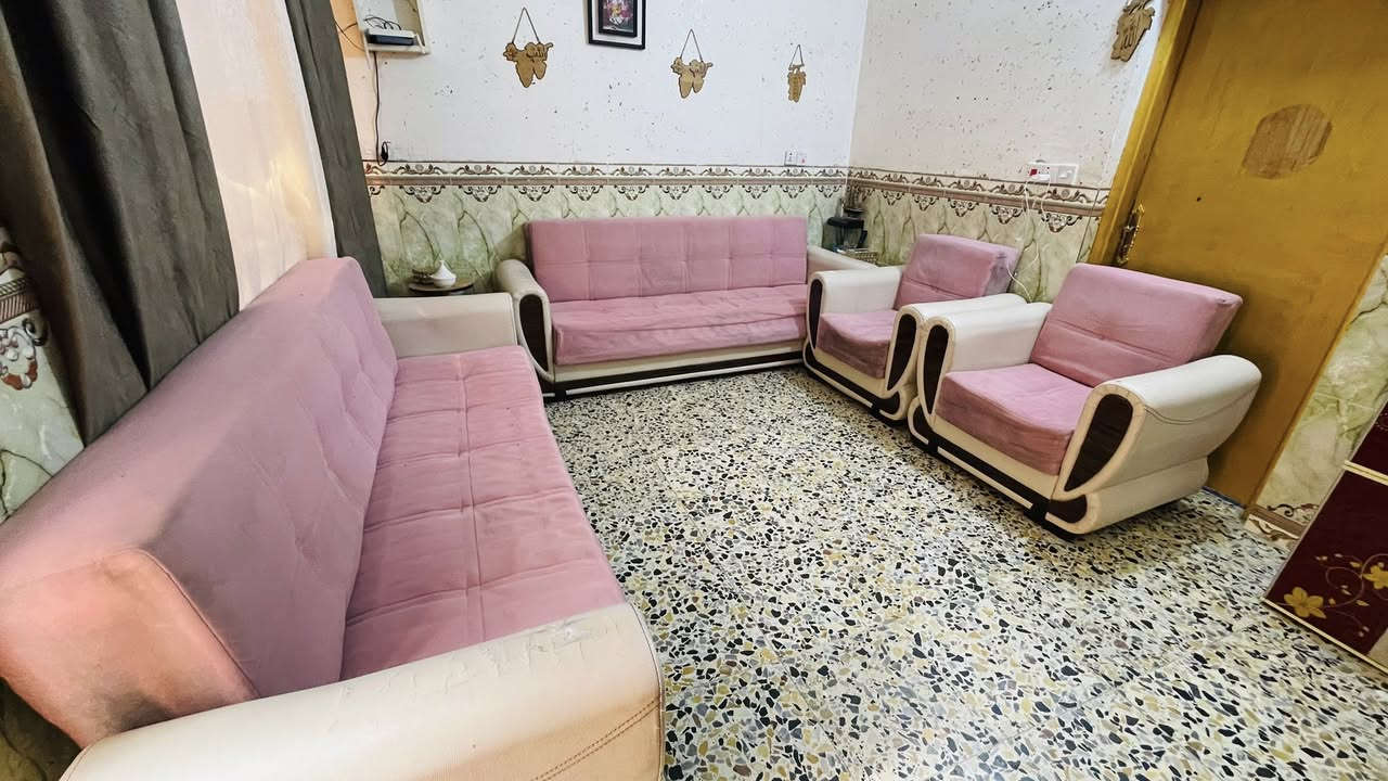 غراض بيت مستعمله للبيع 
كاونتر ثلاث قطع ب 100 الف
تخم تركي 10 مقاعد مخزن سرير 200الف
غرفة نوم تركي الون سمنتي 6 قطع مع الدوشك 500الف
للتواصل***********

