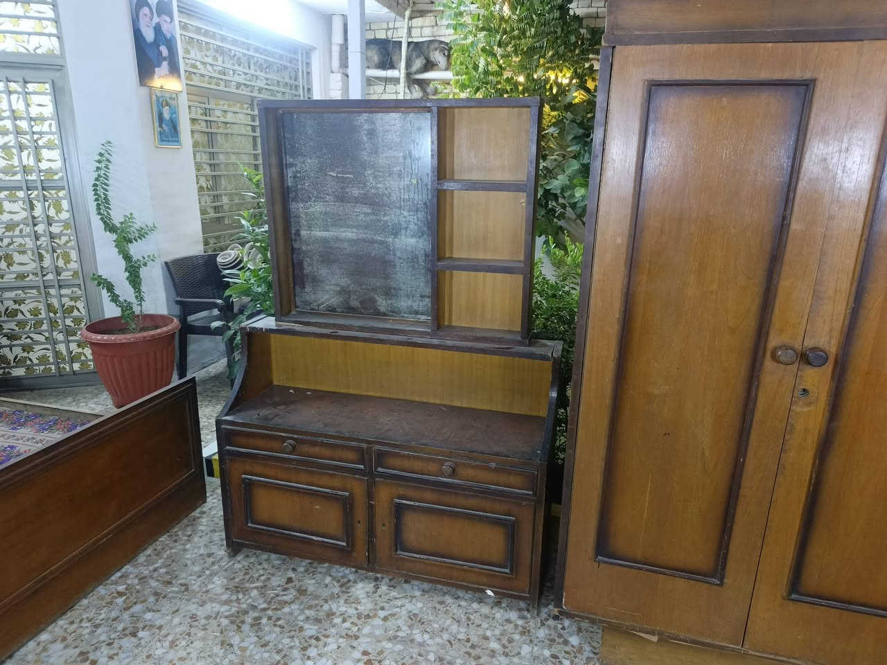 سلام عليكم غرفه نوم صاج قديم السعر 150المكان حي ور سبع قصور شارع ابو علي***********
