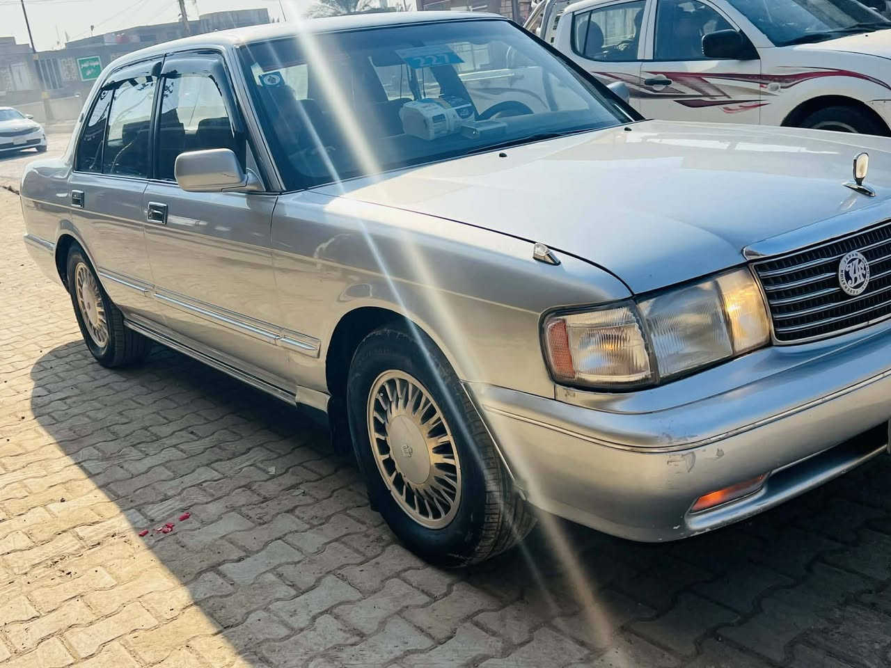 السلام وعليكم سياره ارنب طويل للبيع بلاد يسره سرعتها 240  تبريد شغال تدفه شغله برغي ما عايزه شرط الفحص موديل 92 سياره مصبوغه للجماليه بدون ضربه محرك اثنين ونص  مكينه وكير مكفوله وتحويل ثاني يوم سياره اب اسمي رقم دوالي صلاح الدين   السعر 80 العنوان ديوانيه بل شاميه رقم الموبايل ***********
