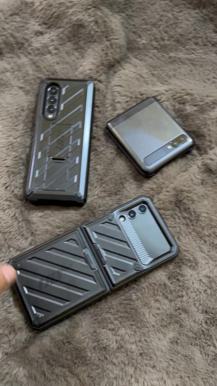 يا الله 
مزاد بس اقرأ المنشور للاخير
3 مبايلات بهذا الشكل نضافه 100 
الكبير الي مثل الايباد كفالة من كلشي 
وهذني الدفتري ميشغلن سيم كارت لازم ينفتحن يم ختصاص
وهاي صور وفيديو شوف بعينك كلهن ذواكر 256
***********
