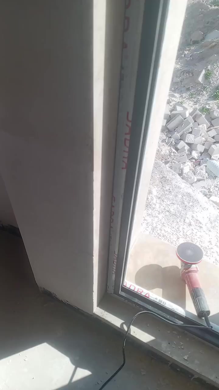 السلام عليكم متاح تنظيف شبابيك وواجهات للاتصال ***********
