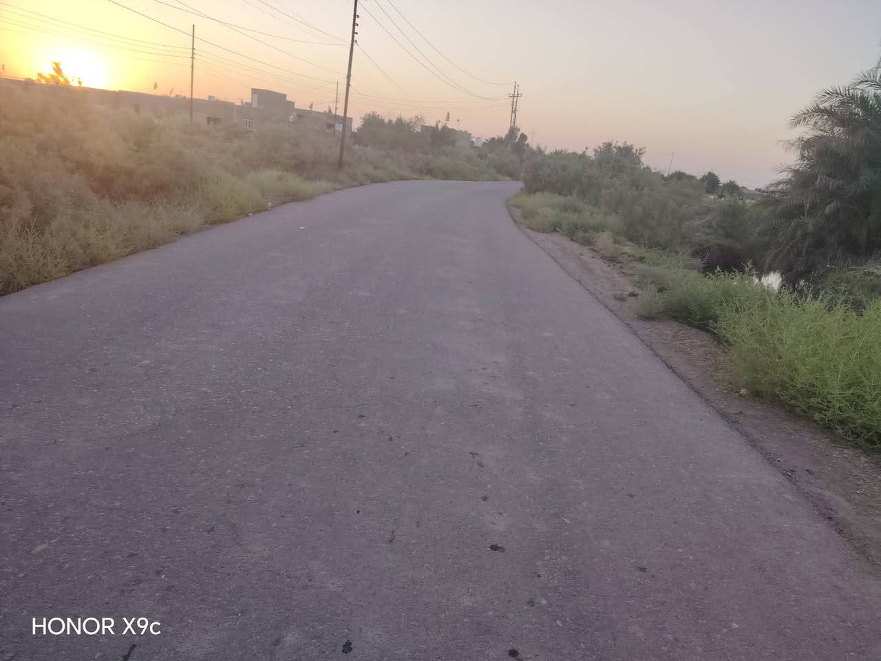 بسم الله الرحمن الرحيم
كان 18 دونم للبيع 
صوب بني ركاب
 طريق المشايه نزلة ال حامي 
على شارع التبليط مباشرتآ
متوفر كافة الخدمات
 (تبليط /كهرباء /ماء) 
البيع حسب رغبة المشتري
 4 دونم او 8 دونم او 18دونم
وجه الكاع 60 متر 
شارع نازل ويه الكاع 8 متر 
السعر الدونم 13وبيه مجال 
اذا كل الكاع السعر يتخلف 
للتواصل الاتصال على الارقام
 الموجوده بالاعلان
*********** 
***********
او مراسلة الصفحه 
#هادي_الحجيمي
