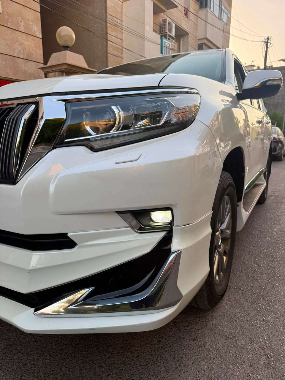 سلام عليكم 
برادو 2018 vx ام الكراسي تبريد  ساز 
ماشيه السياره 74،200 
رقم بغداد لون ابيض 
السياره بيه فيديو وبيه سونار موضح بل السياره 
مكانها كاظميه 
السياره مال بيت وبسمي السياره تحويل ثاني 
***********
***********
السعر 40 وبيه مجال قليل 

بصمات عدد 2 بيه السياره
