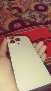 آيفون ١٦ برو ماكس • ٢٥٦ • كرتون وشاحن