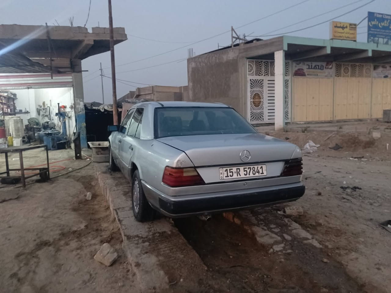 السلام عليكم مرسدس دبب موديل 88محوره 3000 مكينه وكير وتخم تاير وحداديه وره وكدامه كله جديده قواعد دبلات جديده داخله نضيف مكاني بابل المسيب *********** السعر 50وبيه مجال
