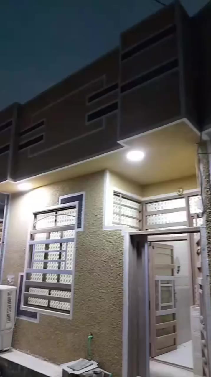 للبيع 50 متر طابق واحد مجمع ذو الفقار
مدخلين لبيت مدخل عل استقبال ومدخل عل مطبخ يحتوي على استقبال ومطبخ وصاله وغرفه نوم وصحيات ومنور 
*********** واتساب او اتصال بلاش 35 قفل
