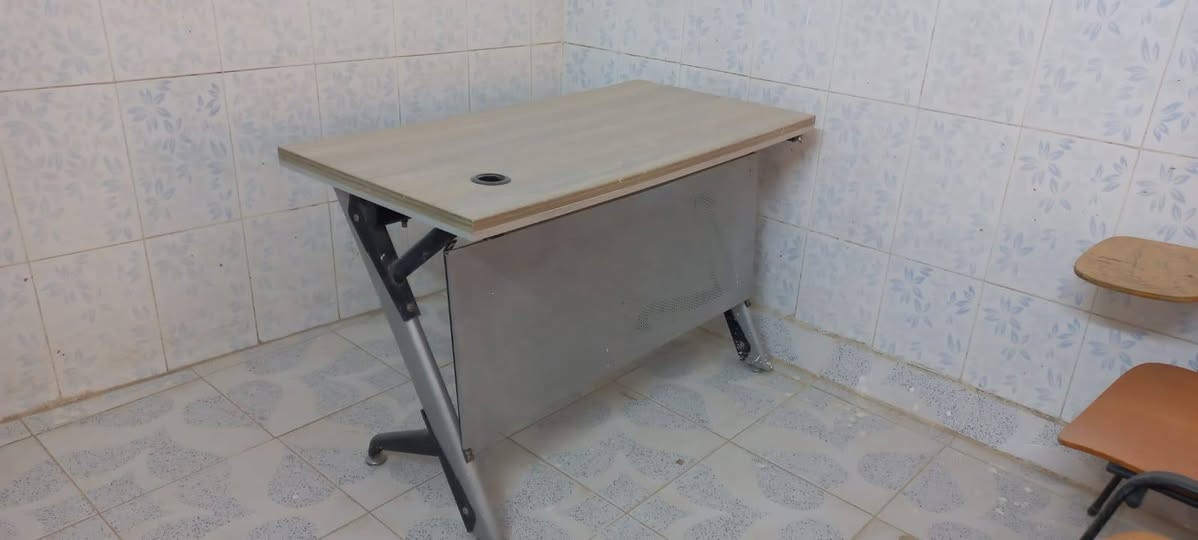 ستولات وسبورات و كراسي وميز بحالة جيده للبيع متوفر عدد 
للاستفسار التواصل عبر الرقم واتساب ***********
