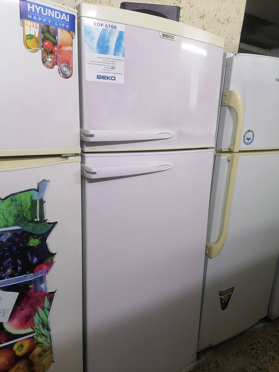 ثلاجات ومجمدات للبيع كلة نظيف بحالة جيدة جدا وكلة تركي الاصلي والاسعار مناسبه وبيهن مجال للطيبين المكان بغداد مدينة الصدر الشراي يتصل علة الرقم ***********
