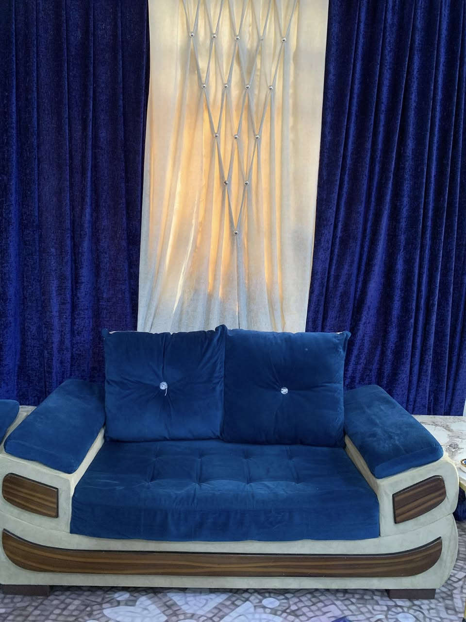 تخم تركي للبيع 5 مقاعد نضيف جداً رقم *********** بسعر 300 وبيه مجال
