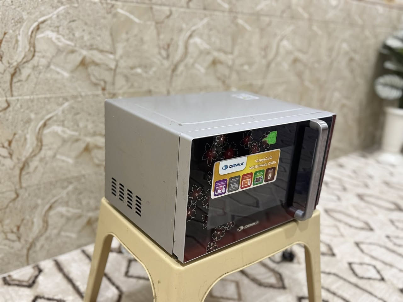 مايكروويف مستخدم شهرين جهاز نضيف وجديد درجة الحراره 360 
السعر 75
مكاني بالشعب سوق 4 آلاف ***********2
