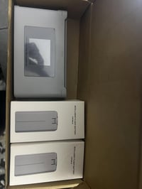 بطاريتين • شاحن لثلاث بطاريات • متوفر