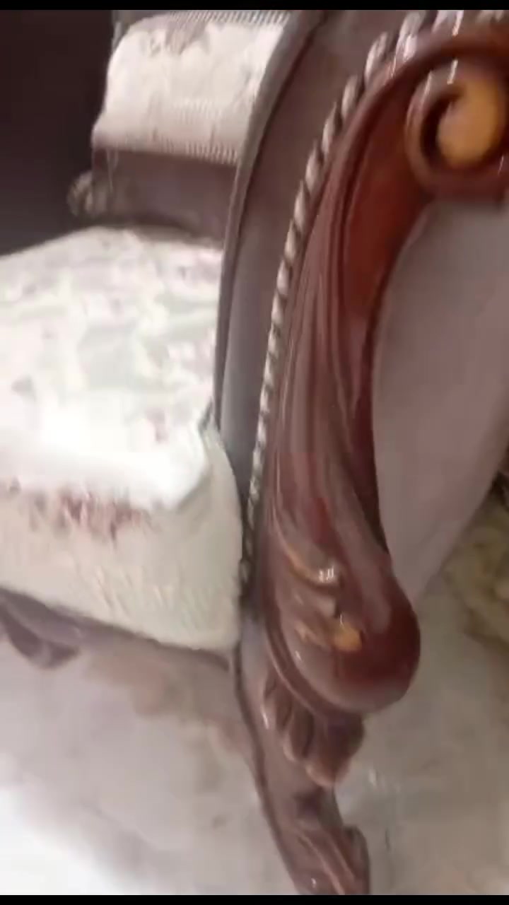 سلام عليكم من رخصت صاحب إلبيج المحترم
تخم للبيع نضافه ١٠٠ب١٠٠
 *********** مكاني بغداد الشعله
