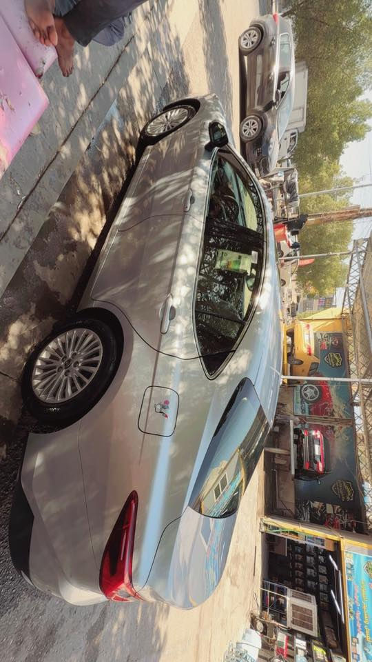 السلام عليكم لبيع سيارة كامري موديل 2025 خليجي هايبرد وكالة عبد اللطيف جميل السيارة خير من الله موصفات فتحة بصمة شاشة كامرة شفط مري حساس امامي حساس خلفي تحديد مسار تثبيت سرعة ويل لكب شاحن وايرلس بردة خلفية السيارة خير من الله بسمي السيارة تحويل ثاني يوم قطعتين تبريد السيارة كفالة ماشية 17000 الف كيلو متر السعر 270$ وبيها مجال الاتصال‭0790 196 3104‬ *********** العنوان بغداد الدورة
