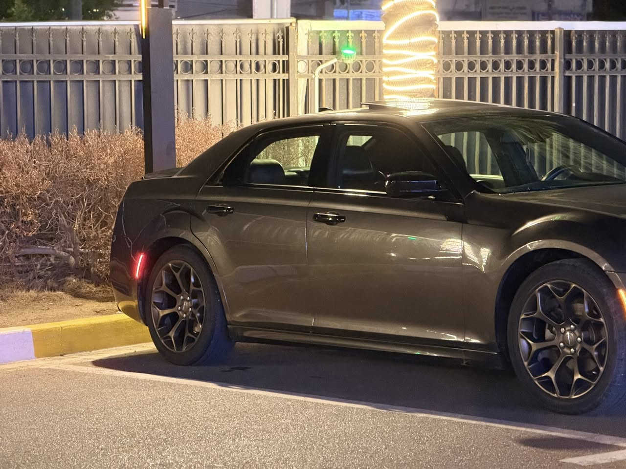 السلام عليكم ورحمة الله وبركاته

للبيع
اوباما كرايسلر 2017 وارد امريكي كلين كلين كلين بدون حادث بس بالعراق صار بيها تبديل جاملغ الايمن بسبب شخوط وخدوش وشبرين صبغ بالحافه مال بنيد غير هذه السياره مكفوله 

                       فئه  300S (گولد) لون نفطي مصدف ذهـبي

المواصفات 😗. 

الويل عنكبوت بلادي ذهبي

شفتات ستيرن

سبورت

تراكشن

بنوراما

* شاشه كبيرة مع نظام ملاحة نفكيشن GPS .

* حافظة الاكواب.

* سستم صوت مع دمام بالصندوق 

* مقصورة الركاب من الجلد الفاخر الاسود بالذهبي

* مقاعد أمامية كهربائية عدد 2 

*مقاعد أمامية وتدفئة

 *جنطة كهرباء 

 *مقاعد خلفية تدفئة . 

* تشغيل عن بعد . 

* رقم جديد

* ستيرن كهربائي . 

* تدفئة ستيرن . 

* مثبت سرعة . 

* تلفون بلوتوث .

*كاميرا خلفية .

* مرايا متحسسة للاضاءة العالية 

* دخول ذكي (بصمة) 

السعر 250 
للاستفسار اكثر الاتصال على الرقم 

***********
