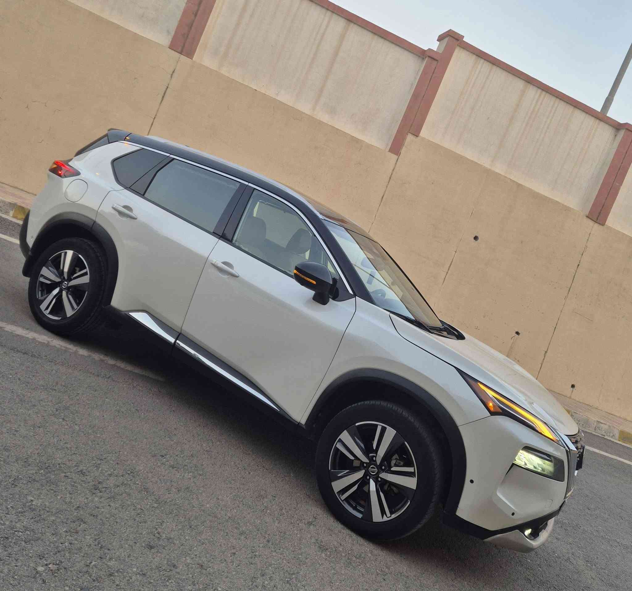 بسم اللە الرحمن الرحیم
نيسان روج 2021  platinum اعلی مواصفات ۱/ ۱ بس بدون فورویل
محرك ٤ سلندر 2500 cc 
جملغ و باب عکس سائق مبدل بلادی بدون صبغ و نصف بونت و باب خلف عکس سائق صبغ
زاویه بنوراما بالسقف شویه بها معدل علی PDR  رقم شاصی و سونار داخل منشور
ايرباك ستیرن و بردات سستم ، دشبول ماطاك شرط ماشی ٥٦ میل
فوول مواصفات بلاتنیوم معروفه :
بصمه تشغیل عن بعد بانوراما داتاشو داخل مشمشی رنكات ۱۹ انج
5 كاميرة قيادة الية قيادة نظام ايكو وستاندرد و صبورت رادار  ۳٦۰ حساسات خلفيه 
توقف ذاتی كشن جلد كشن كهربائي  
كشن هيتر كشنات خلفی تدفئه سكان هيتر    
لايتات متركس ال اي دي (زينون)
لايتات تفاعليه ويه رادار تقوه وتضعف
بك لايت لد شفتات بل ستيرن
٥ بصمات جميع ابواب وصندوق
رادار امامي وجانبي وخلفي
نقط عمياء خروج عن مسار
توقف الى خلف في حالة تنبئ بل اصطدام
توقف ذاتي في حالة تنبئ بل اصطدام من امام
هندبريك بصمه اوتوهولد بريك بل ازدحام
تحكم ستيرن جهتين جامات الخلفي برده
صندوق كهربائي .......
گیر و محرک تحویل غرامات کلە بشرط سیاره رقم اربیل دولی تحویل و وکالە شرط 
*********** viber & watsapp
