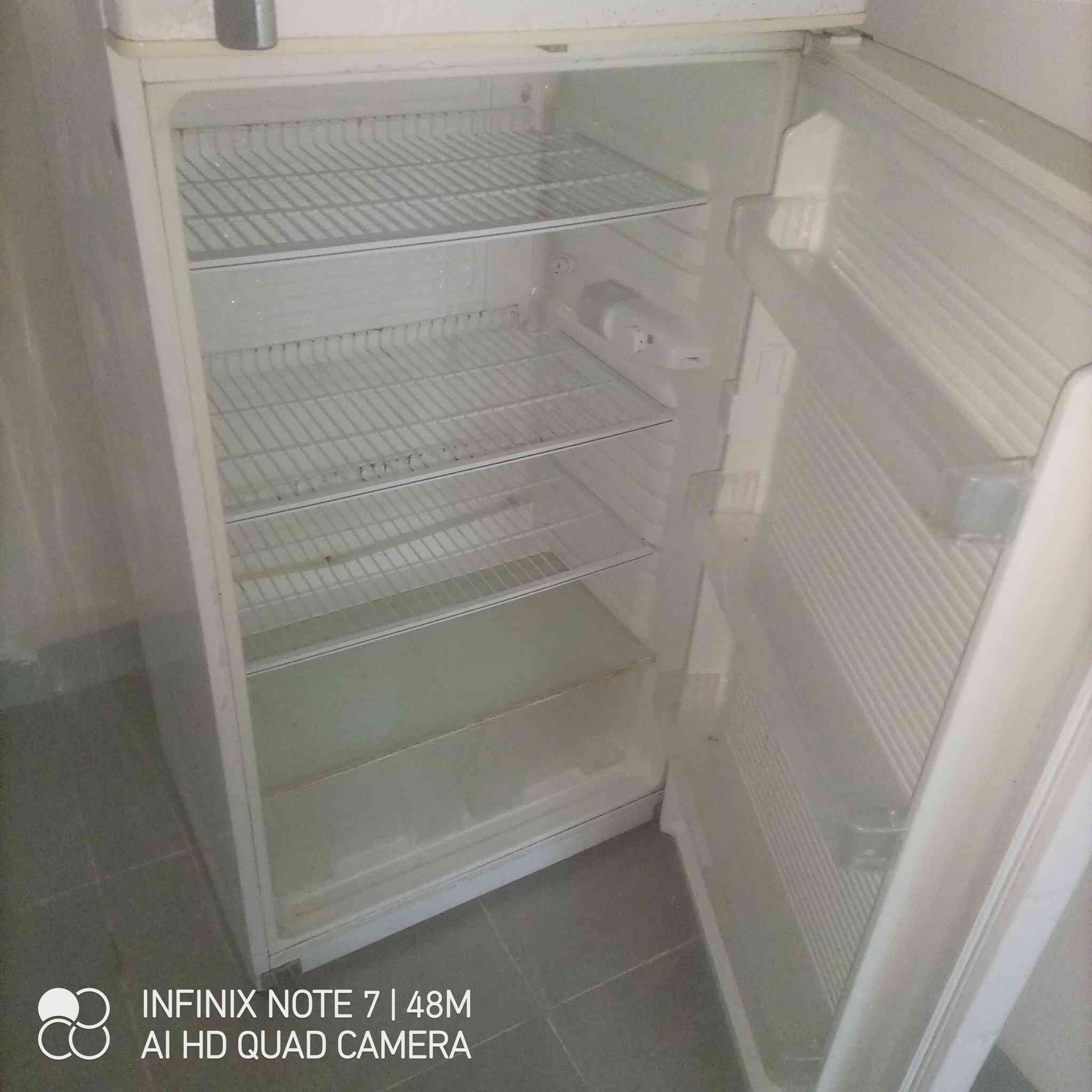 ثلاجه حجم جبير ١٨قدم بشرط تاخذها بلاديه ماواصله مصلح السعر١٥٠الف الاتصال***********
