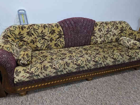 ديوان عراقي للبيع شغل درجة اولى طول ١٢ متر للاستفسار ***********
