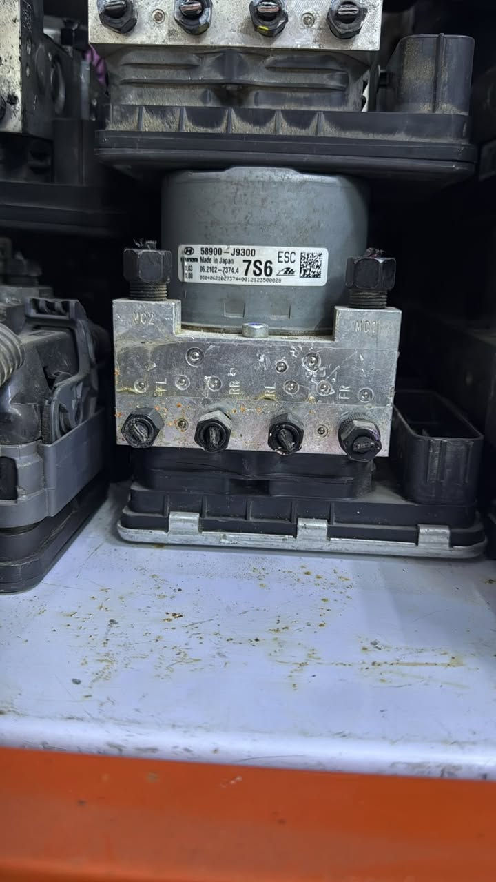 تصليح بريك جميع انواع السيارات 
متوفر لدينا جهاز البريك ABS 
ادوات وعمل مع الضمان 
العنوان حله حي الصناعي مقابل محطه العرفان (حيدر بريك)
***********@إشارة
